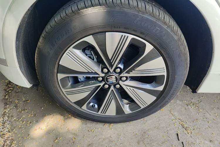 Used Buick E5 2025 Model 620KM Prestige Edition Left Front Wheel Hub