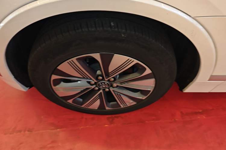 Used Buick E5 2025 Model 620KM Prestige Edition Left Front Wheel Hub