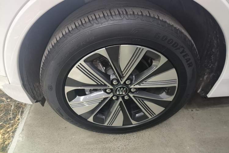 Used Buick E5 2025 Model 620KM Prestige Edition Left Front Wheel Hub
