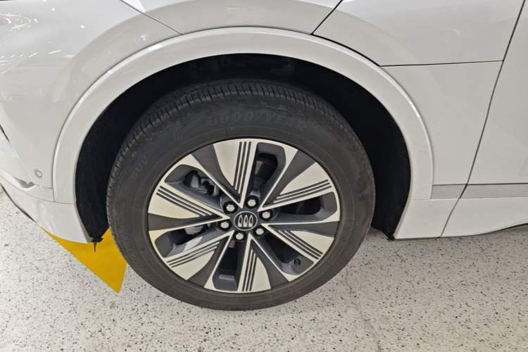 Used Buick E5 2025 Model 620KM Prestige Edition Left Front Wheel Hub
