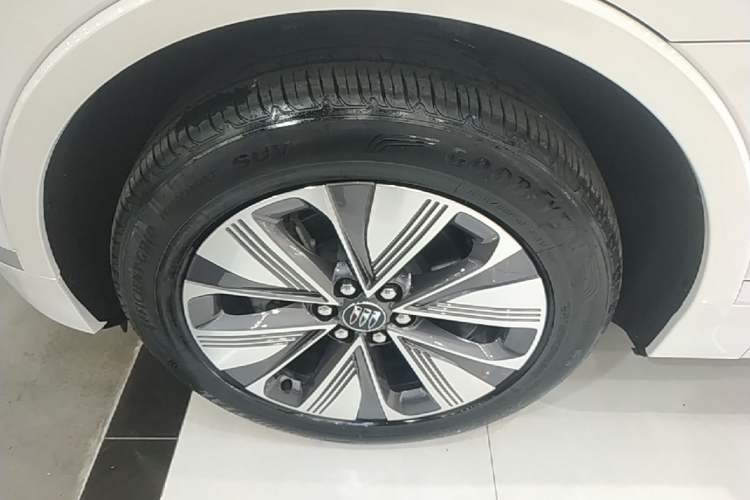 Used Buick E5 2025 Model 620KM Prestige Edition Left Front Wheel Hub
