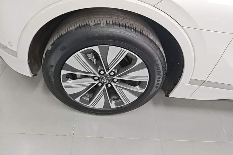 Used Buick E5 2025 Model 620KM Prestige Edition Left Front Wheel Hub