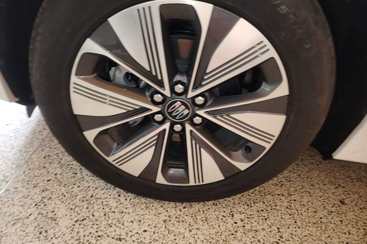 Used Buick E5 2025 Model 620KM Prestige Edition Left Front Wheel Hub
