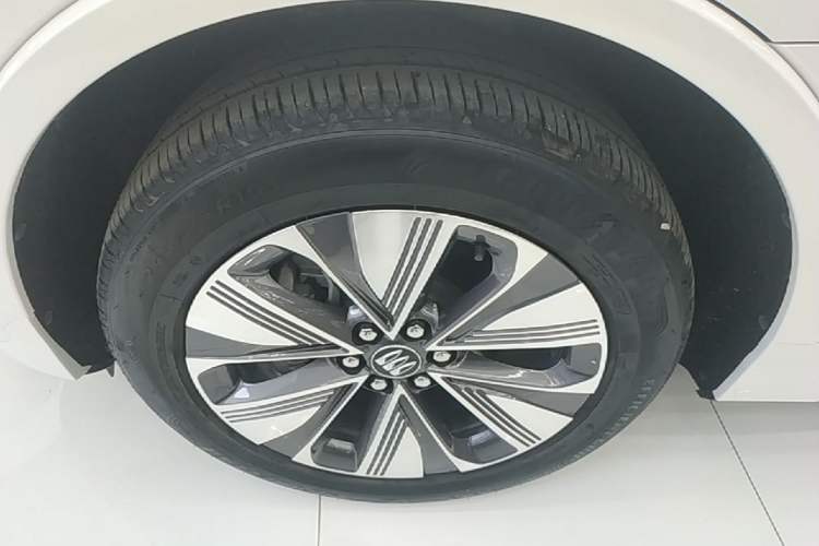 Used Buick E5 2025 Model 620KM Prestige Edition Left Front Wheel Hub
