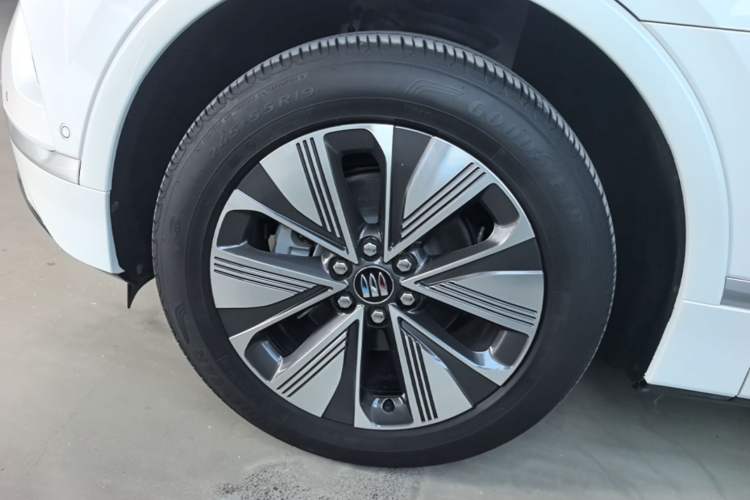 Used Buick E5 2025 Model 620KM Prestige Edition Left Front Wheel Hub