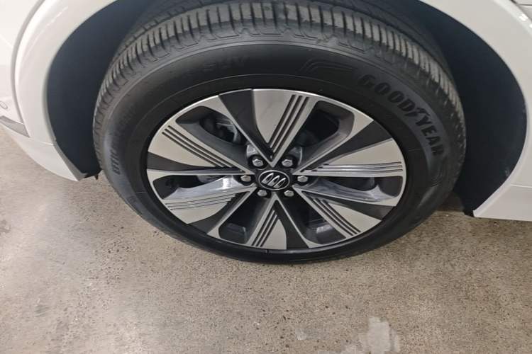 Used Buick E5 2025 Model 620KM Prestige Edition Left Front Wheel Hub