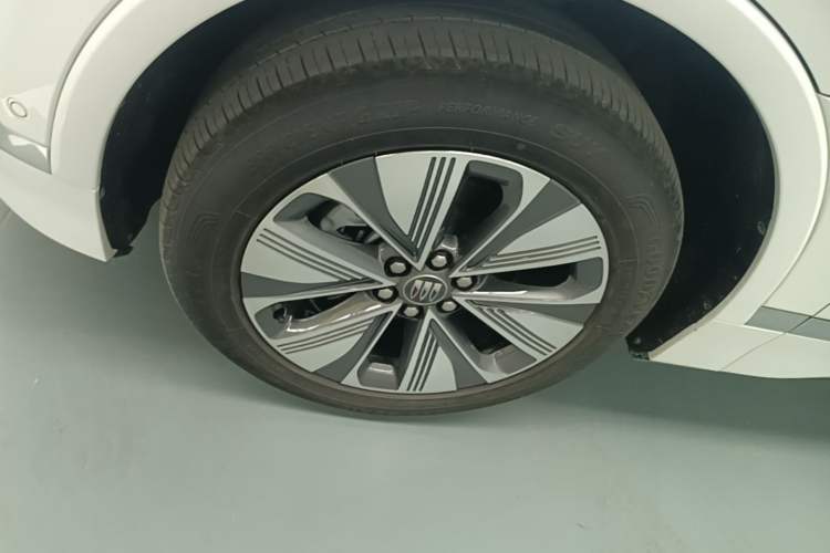 Used Buick E5 2025 Model 620KM Prestige Edition Left Front Wheel Hub