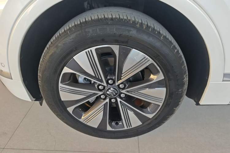 Used Buick E5 2025 Model 620KM Prestige Edition Left Front Wheel Hub