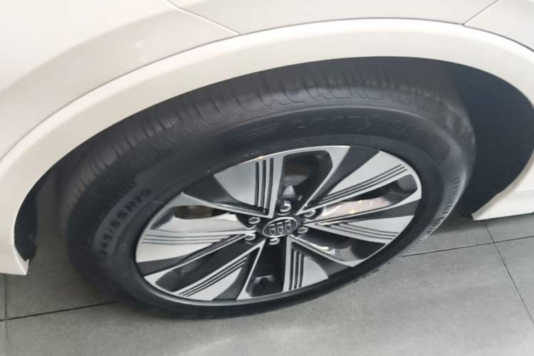 Used Buick E5 2025 Model 620KM Prestige Edition Left Front Wheel Hub