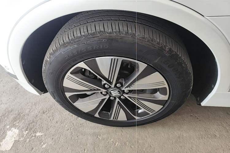Used Buick E5 2025 Model 620KM Prestige Edition Left Front Wheel Hub
