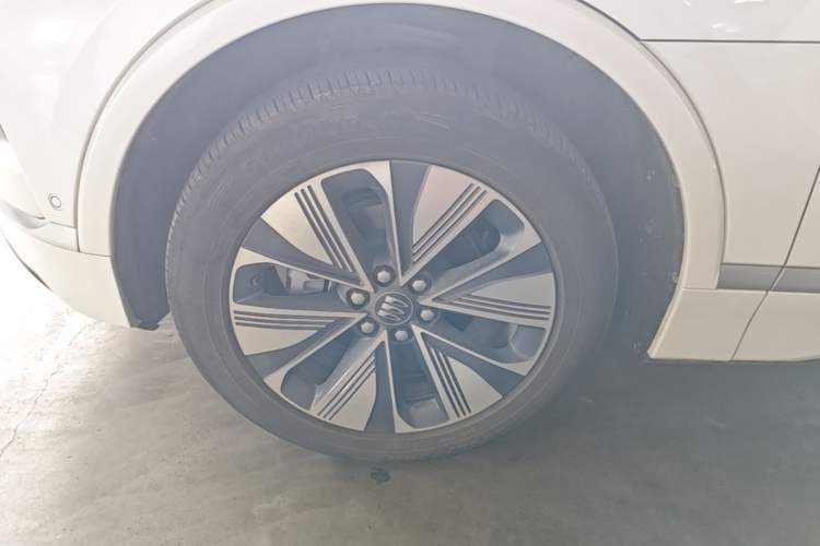 Used Buick E5 2025 Model 620KM Prestige Edition Left Front Wheel Hub