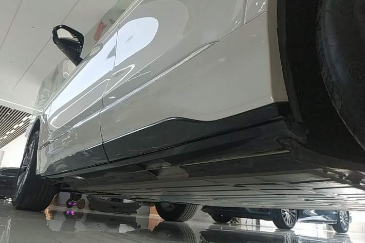 Used Buick E5 2025 Model 620KM Prestige Edition Left Side Sill