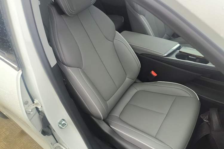 Used Buick E5 2025 Model 620KM Prestige Edition Right Front Seat