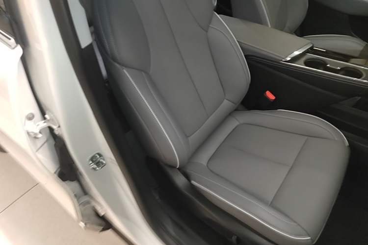 Used Buick E5 2025 Model 620KM Prestige Edition Right Front Seat