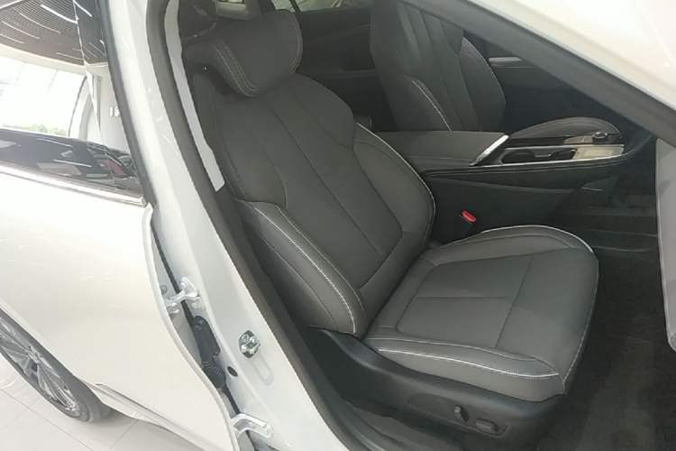 Used Buick E5 2025 Model 620KM Prestige Edition Right Front Seat