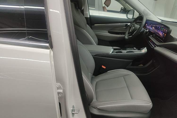 Used Buick E5 2025 Model 620KM Prestige Edition Right Front Seat