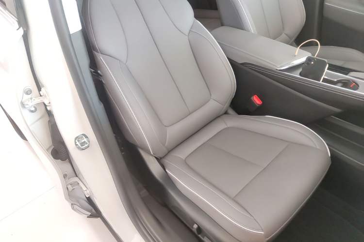 Used Buick E5 2025 Model 620KM Prestige Edition Right Front Seat