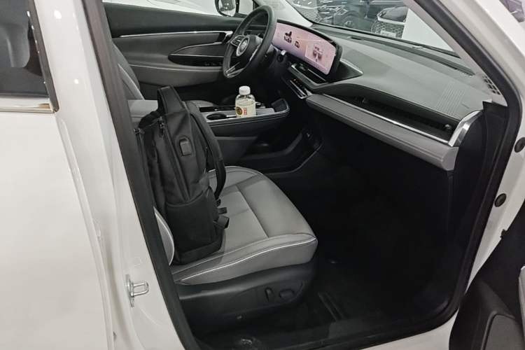 Used Buick E5 2025 Model 620KM Prestige Edition Right Front Seat