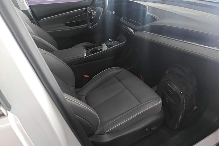Used Buick E5 2025 Model 620KM Prestige Edition Right Front Seat