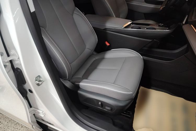 Used Buick E5 2025 Model 620KM Prestige Edition Right Front Seat