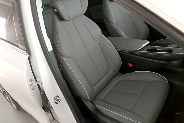 Used Buick E5 2025 Model 620KM Prestige Edition Right Front Seat