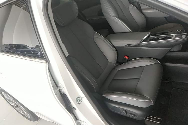 Used Buick E5 2025 Model 620KM Prestige Edition Right Front Seat