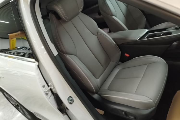 Used Buick E5 2025 Model 620KM Prestige Edition Right Front Seat