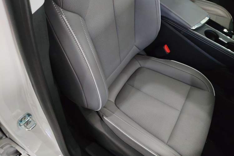 Used Buick E5 2025 Model 620KM Prestige Edition Right Front Seat