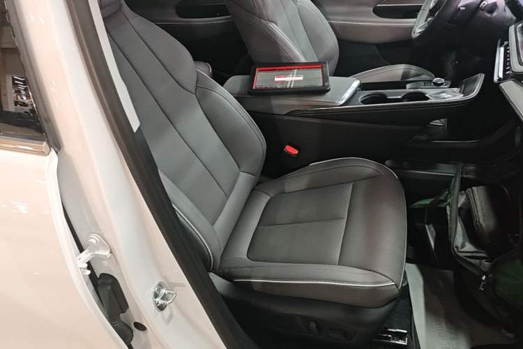 Used Buick E5 2025 Model 620KM Prestige Edition Right Front Seat