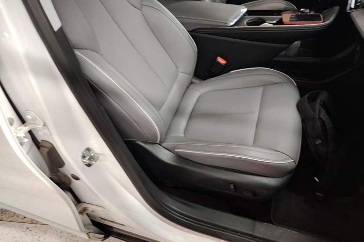 Used Buick E5 2025 Model 620KM Prestige Edition Right Front Seat