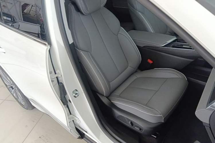 Used Buick E5 2025 Model 620KM Prestige Edition Right Front Seat