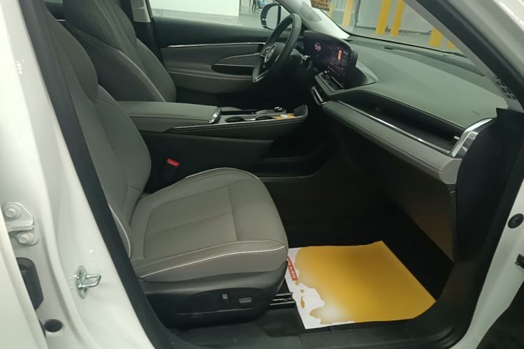 Used Buick E5 2025 Model 620KM Prestige Edition Right Front Seat
