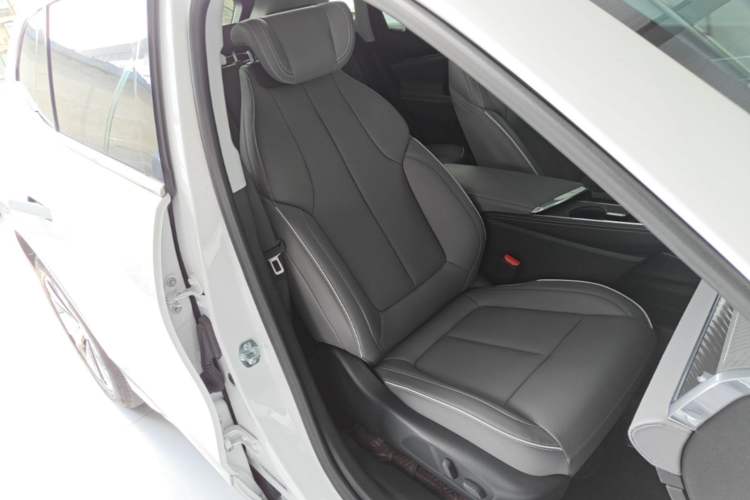 Used Buick E5 2025 Model 620KM Prestige Edition Right Front Seat