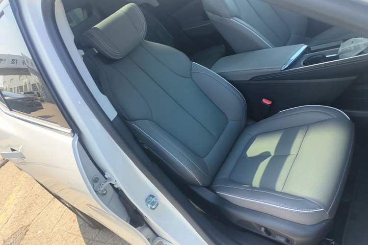 Used Buick E5 2025 Model 620KM Prestige Edition Right Front Seat