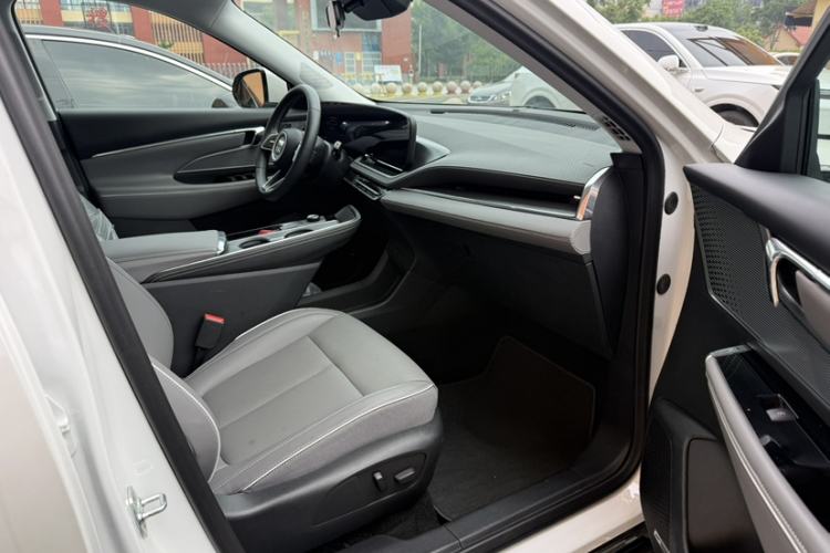 Used Buick E5 2025 Model 620KM Prestige Edition Right Front Seat