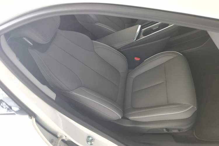 Used Buick E5 2025 Model 620KM Prestige Edition Right Front Seat