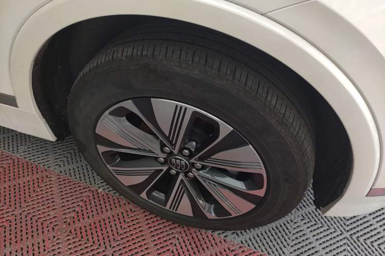 Used Buick E5 2025 Model 620KM Prestige Edition Right Front Wheel Hub