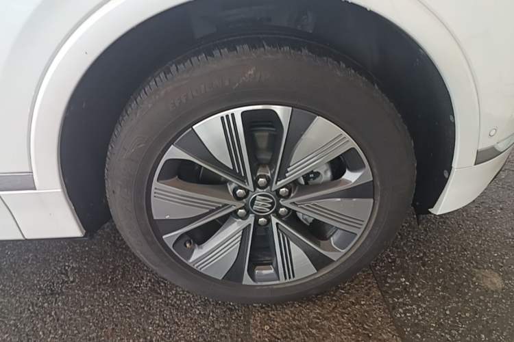 Used Buick E5 2025 Model 620KM Prestige Edition Right Front Wheel Hub