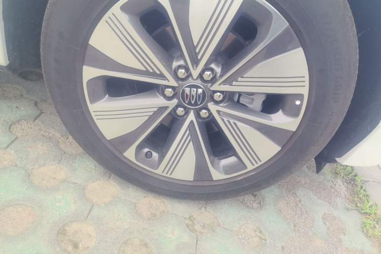 Used Buick E5 2025 Model 620KM Prestige Edition Right Front Wheel Hub