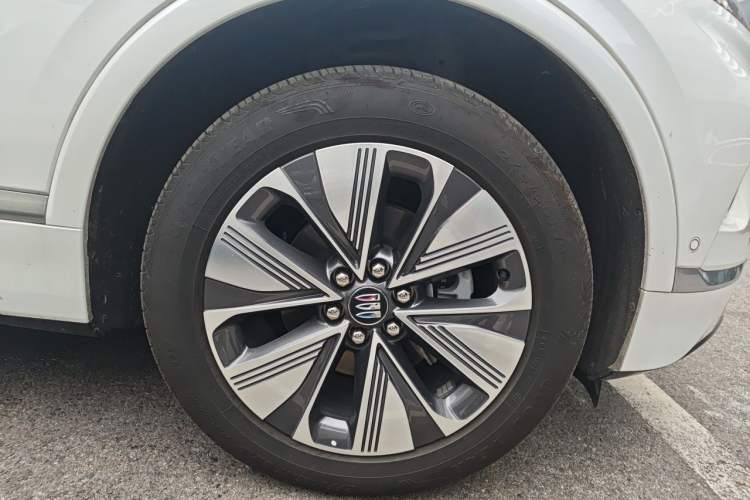 Used Buick E5 2025 Model 620KM Prestige Edition Right Front Wheel Hub
