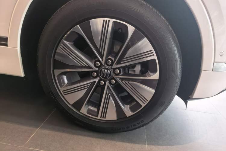 Used Buick E5 2025 Model 620KM Prestige Edition Right Front Wheel Hub