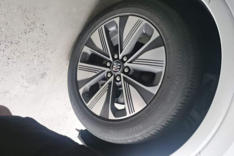 Used Buick E5 2025 Model 620KM Prestige Edition Right Front Wheel Hub