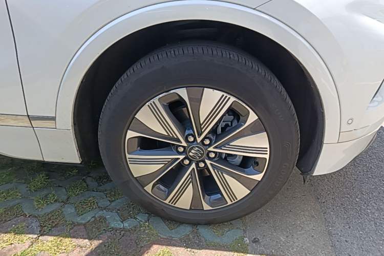 Used Buick E5 2025 Model 620KM Prestige Edition Right Front Wheel Hub