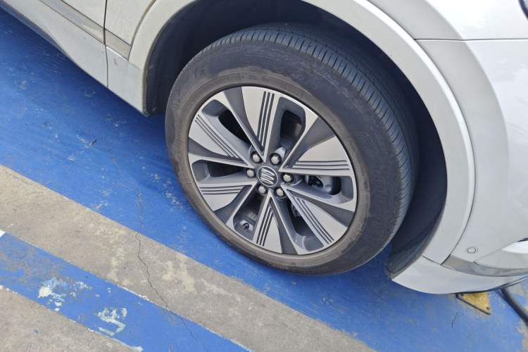 Used Buick E5 2025 Model 620KM Prestige Edition Right Front Wheel Hub