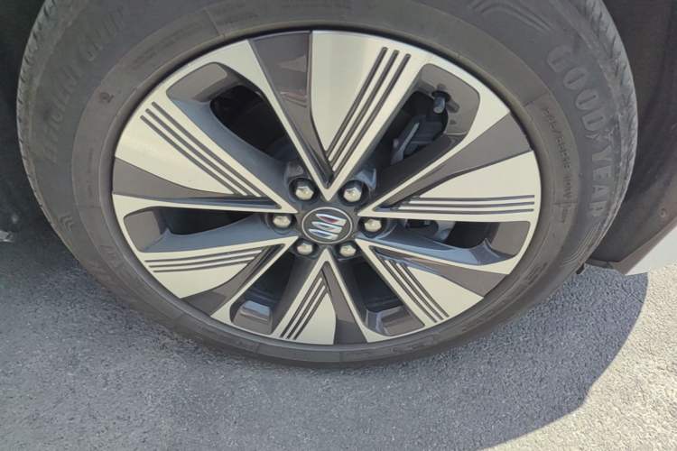 Used Buick E5 2025 Model 620KM Prestige Edition Right Front Wheel Hub