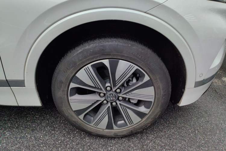 Used Buick E5 2025 Model 620KM Prestige Edition Right Front Wheel Hub