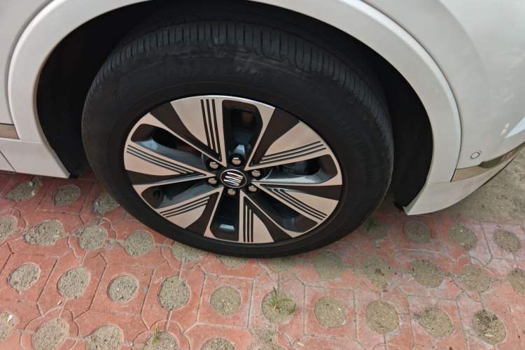 Used Buick E5 2025 Model 620KM Prestige Edition Right Front Wheel Hub