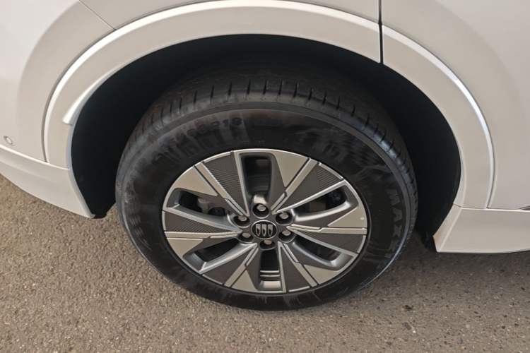 Used Buick E5 2025 Model 515KM First-Adoption Edition Right Rear Wheel Hub