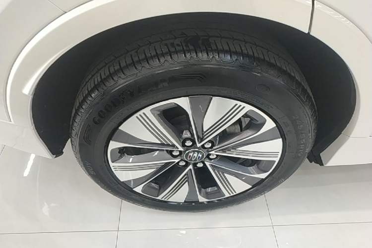 Used Buick E5 2025 Model 620KM Prestige Edition Right Rear Wheel Hub