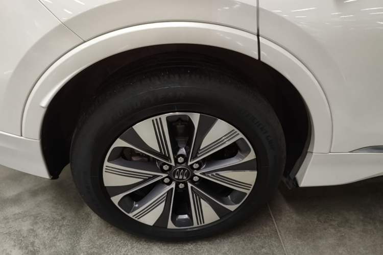 Used Buick E5 2025 Model 620KM Prestige Edition Right Rear Wheel Hub